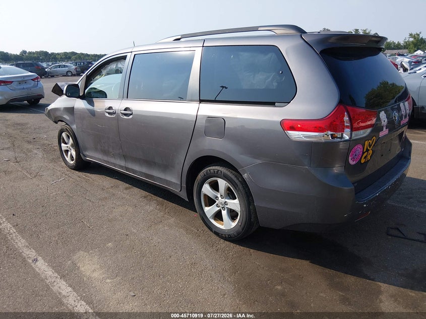 Vin: 5tdkk3dc9bs043731, lot: 46209575, toyota sienna le v6 20113