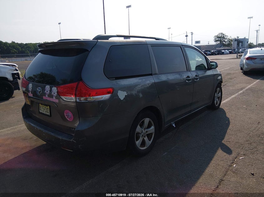 Vin: 5tdkk3dc9bs043731, lot: 46209575, toyota sienna le v6 20114