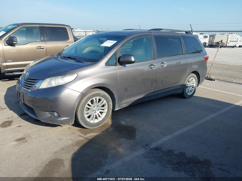 2017 Toyota Sienna, Град, IAAI, VIN 5TDYZ3DC1HS814133 — фото 2