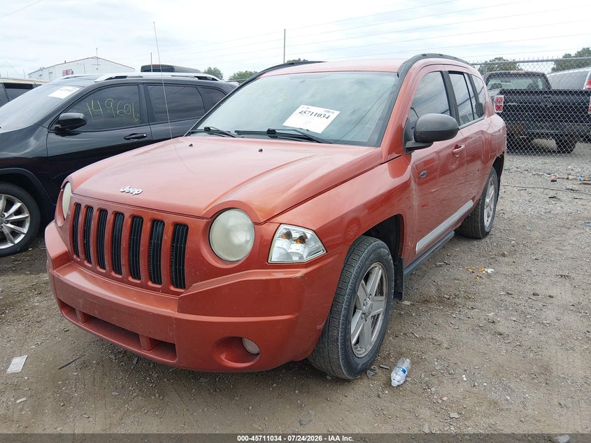 2010 Jeep Compass, Правый бок, IAAI, VIN 1J4NF4FB0AD597742 — фото 2
