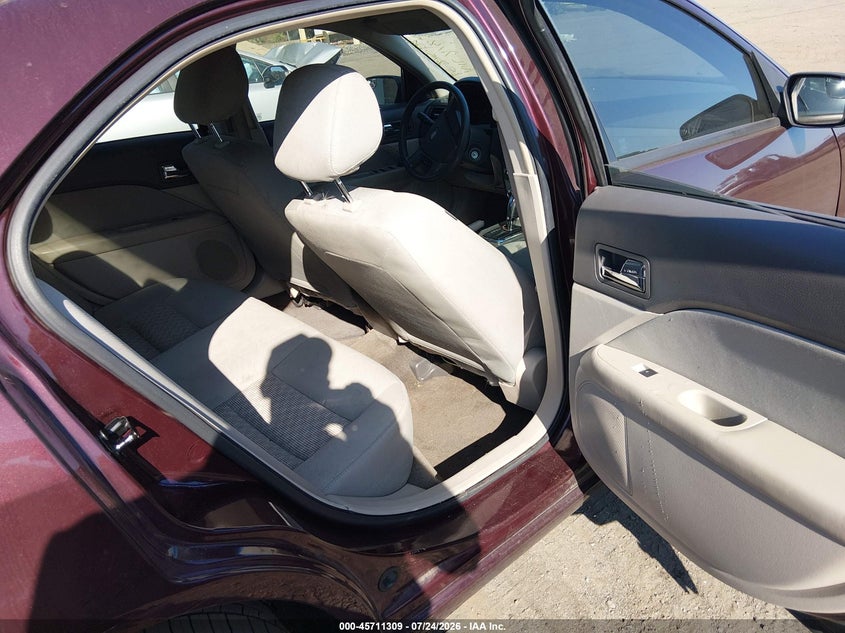 2011 FORD FUSION auction photo 8