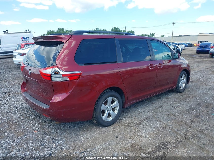 2015 TOYOTA SIENNA auction photo 4