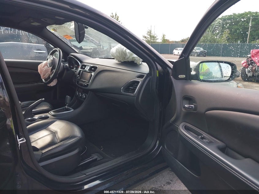 2013 CHRYSLER 200 auction photo 5
