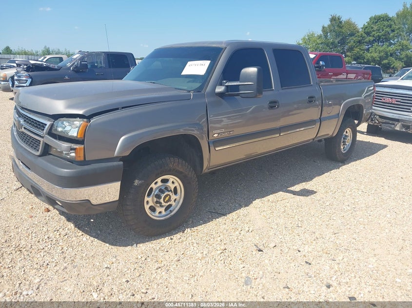 2006 Chevrolet Silverado, Front End, IAAI, VIN 1GCHC23D56F255740 — photo 2