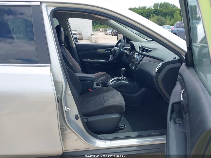 2015 NISSAN ROGUE auction photo 5