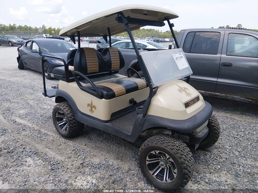 2010 CLUB CAR GOLF CART auction photo 1