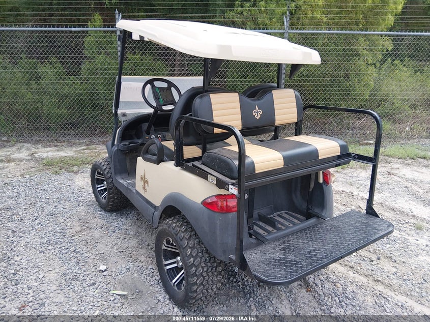 2010 CLUB CAR GOLF CART auction photo 3