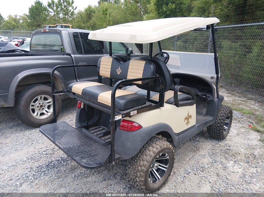 2010 CLUB CAR GOLF CART auction photo 4