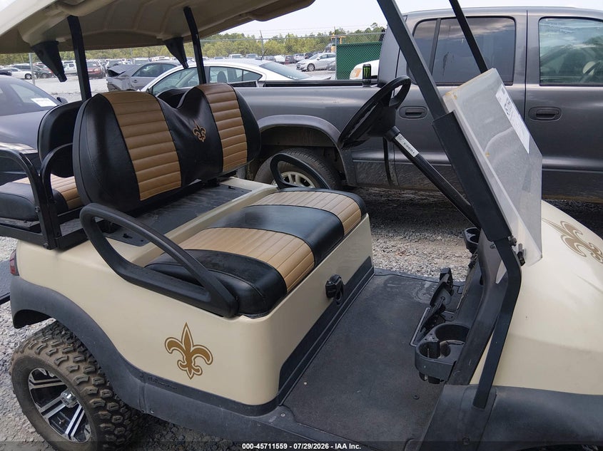 2010 CLUB CAR GOLF CART auction photo 5