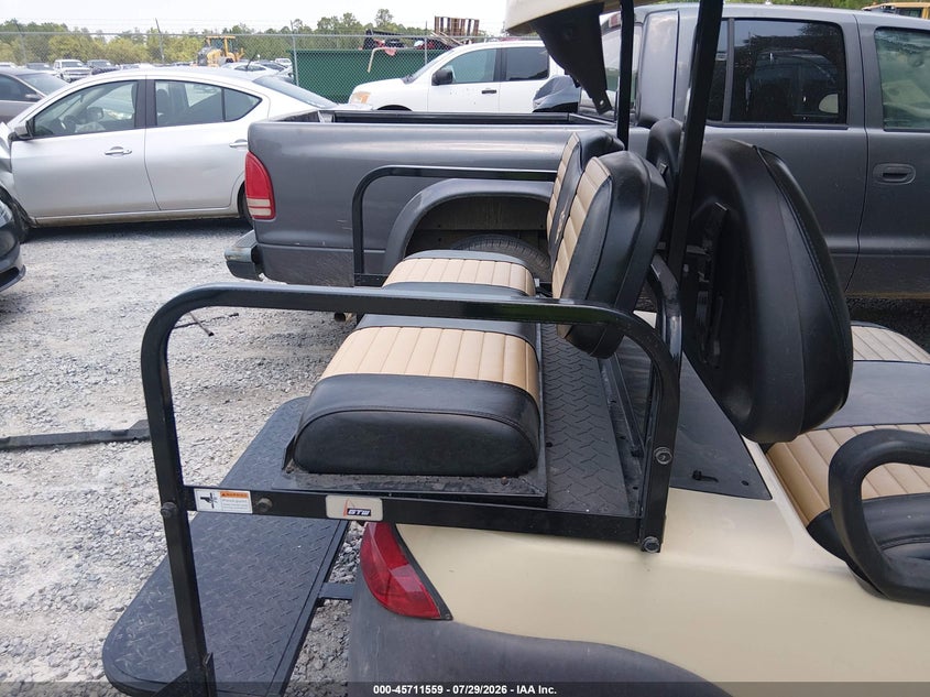 2010 CLUB CAR GOLF CART auction photo 8