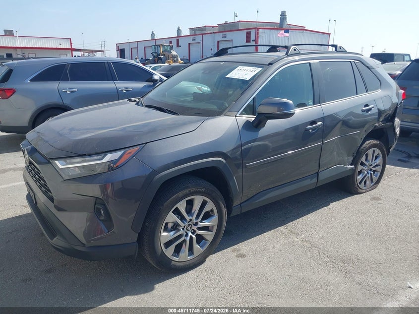 2024 Toyota Rav4 Xle Premium, Left Side, IAAI, VIN 2T3C1RFV3RW305132 — photo 2