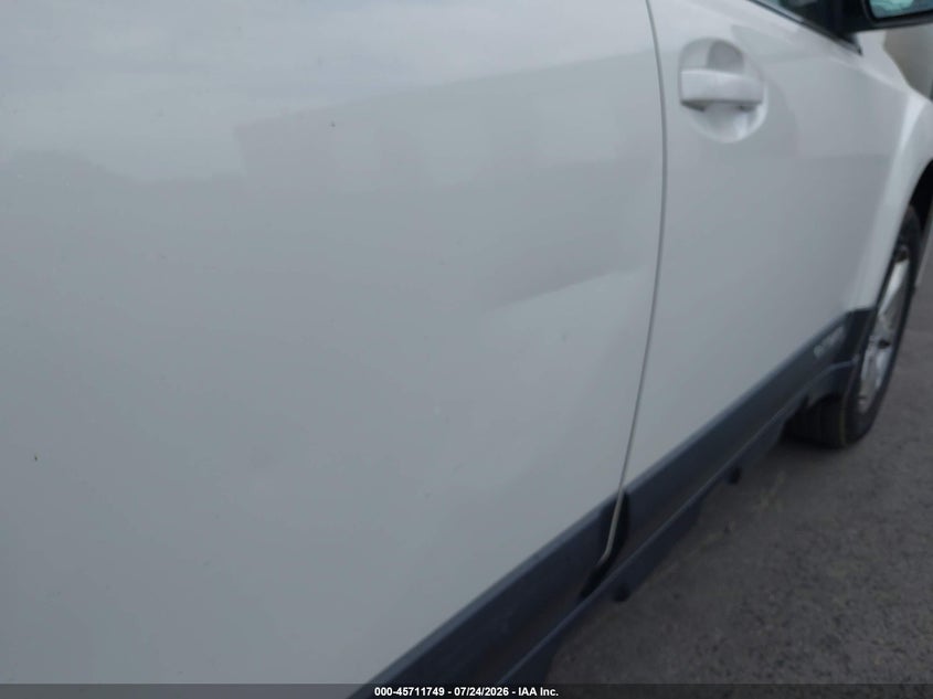 2013 SUBARU OUTBACK auction photo 6