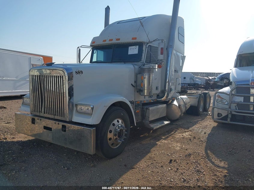 2005 FREIGHTLINER CONVENTIONAL auction photo 2