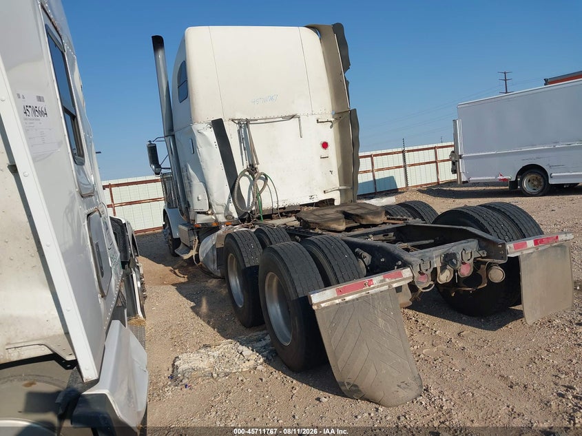 2005 FREIGHTLINER CONVENTIONAL auction photo 3
