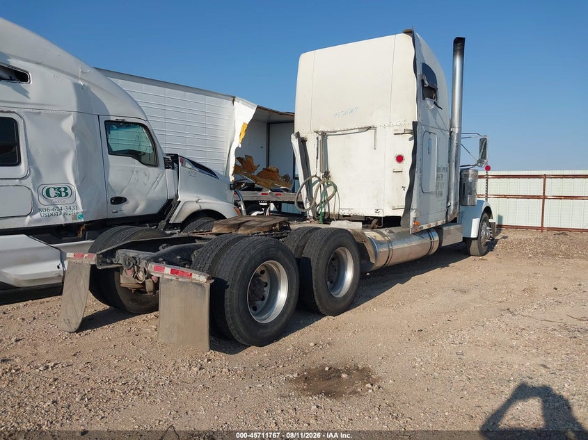 2005 FREIGHTLINER CONVENTIONAL auction photo 4