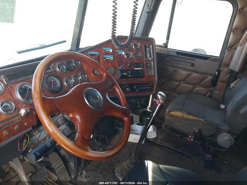 2005 FREIGHTLINER CONVENTIONAL auction photo 7