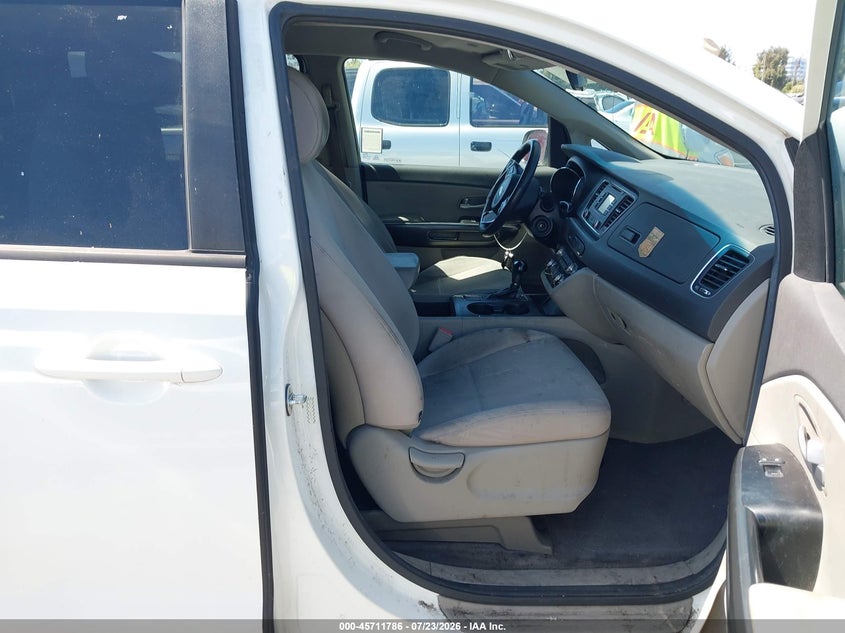2017 KIA SEDONA auction photo 5