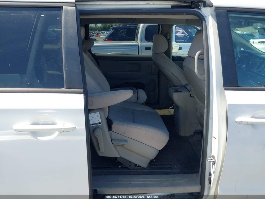 2017 KIA SEDONA auction photo 8