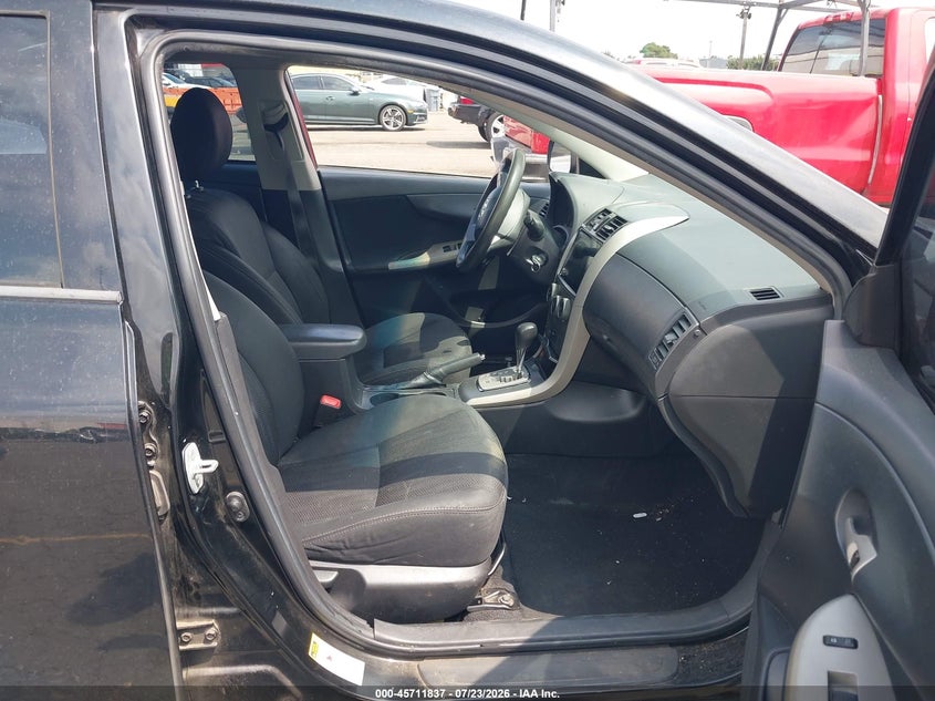 2013 TOYOTA COROLLA auction photo 5
