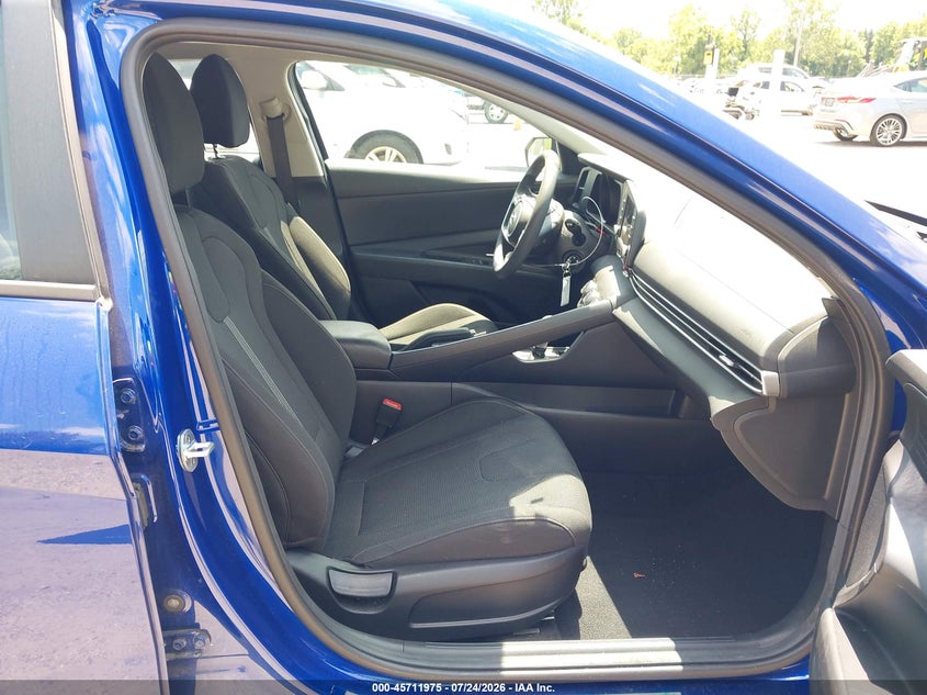 2022 HYUNDAI ELANTRA auction photo 5