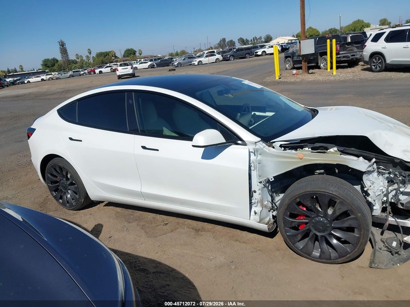 TESLA MODEL 3 - zdjęcie 14