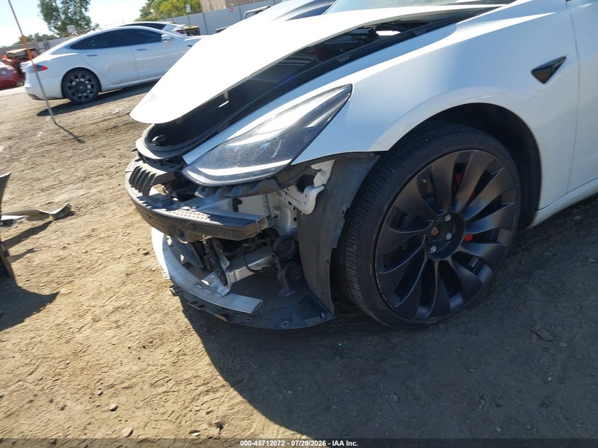 TESLA MODEL 3 - zdjęcie 22