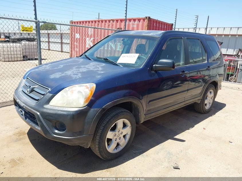 2005 Honda CR-V, Right Side, IAAI, VIN JHLRD68545C020372 — photo 2