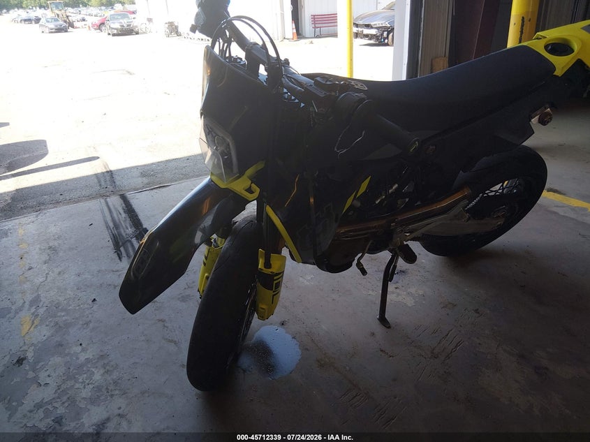 2023 HUSQVARNA SUPERMOTO 701 auction photo 2