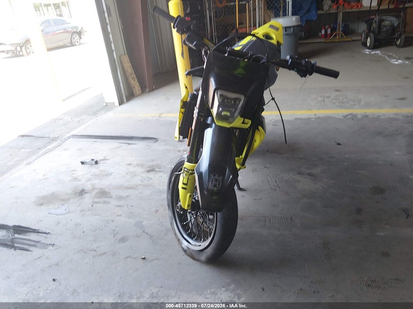 2023 HUSQVARNA SUPERMOTO 701 auction photo 5