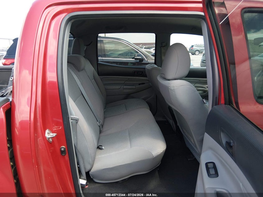 2015 TOYOTA TACOMA auction photo 8