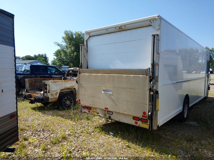 2015 FORD F-59 COMMERCIAL STRIPPED auction photo 4