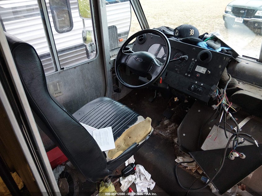 2015 FORD F-59 COMMERCIAL STRIPPED auction photo 7
