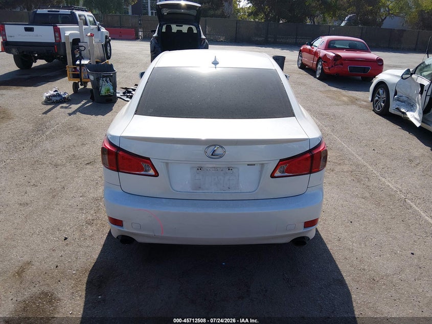 2013 LEXUS IS 250 · Фото 17