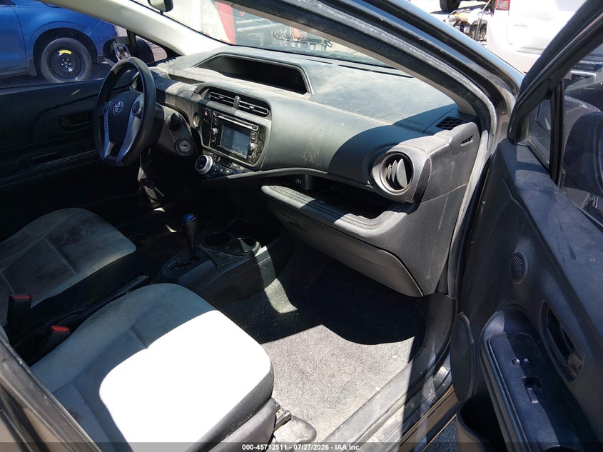 2015 TOYOTA PRIUS C auction photo 5
