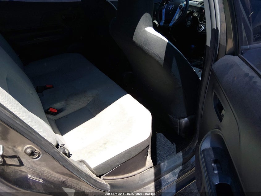 2015 TOYOTA PRIUS C auction photo 8