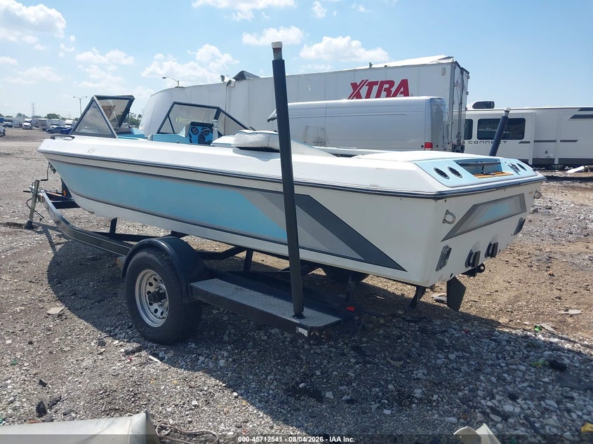 1998 MALIBU 20' auction photo 3