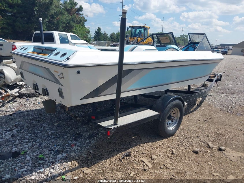 1998 MALIBU 20' auction photo 4