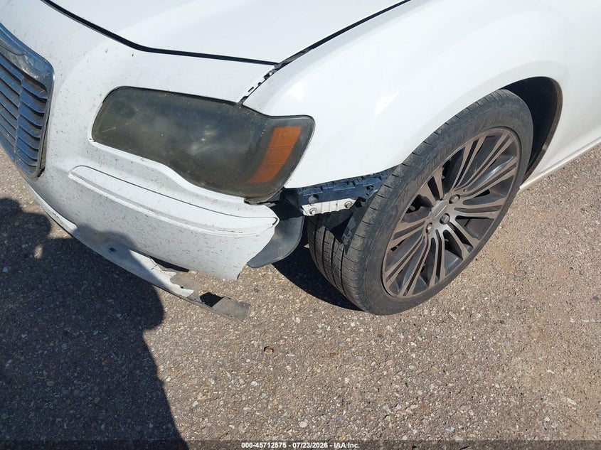 2013 CHRYSLER 300 auction photo 6