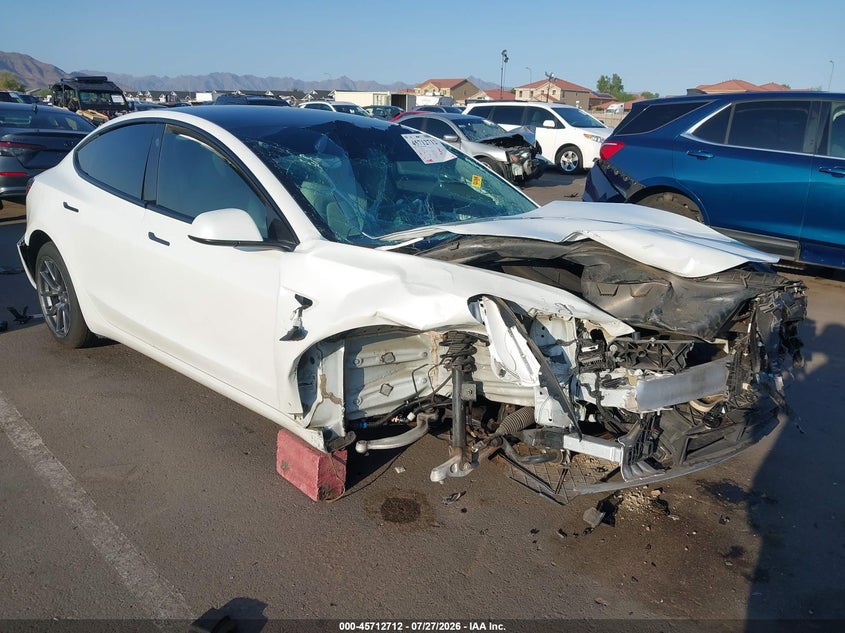 TESLA MODEL 3 - zdjęcie 1