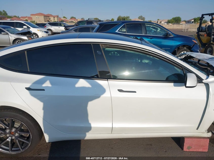 TESLA MODEL 3 - zdjęcie 14