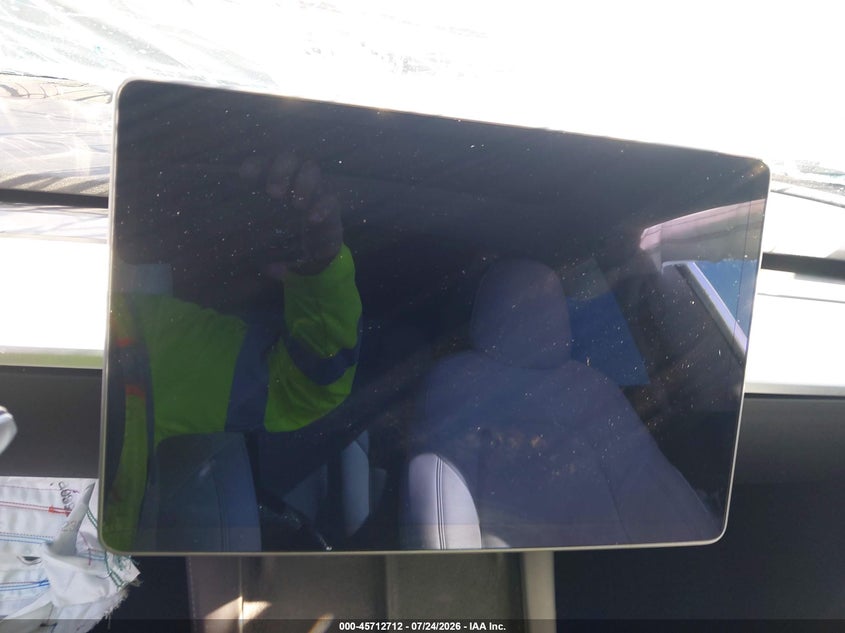 TESLA MODEL 3 - zdjęcie 18