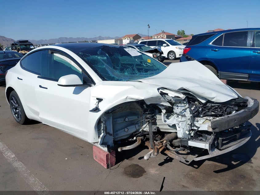 TESLA MODEL 3 - zdjęcie 6