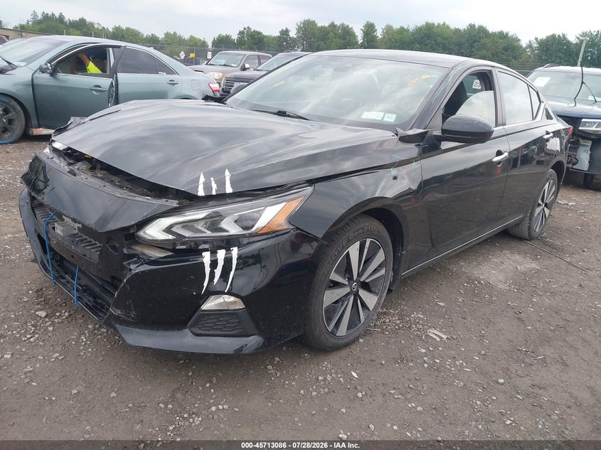 2021 Nissan Altima, Front & Rear, IAAI, VIN 1N4BL4DW9MN337657 — photo 2