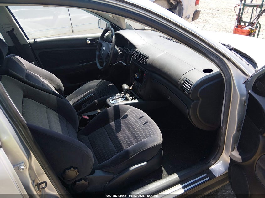 2003 VOLKSWAGEN PASSAT auction photo 5