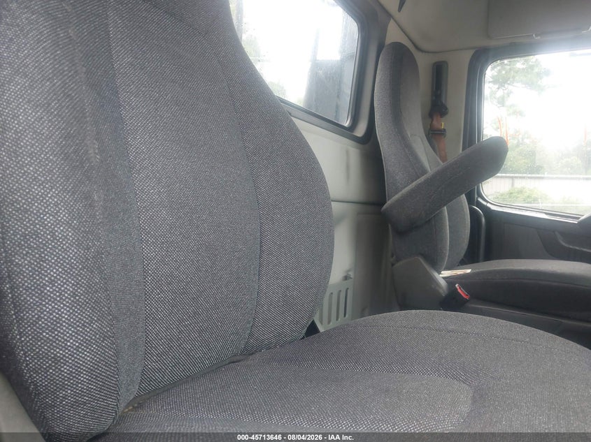 2020 VOLVO VNR auction photo 6
