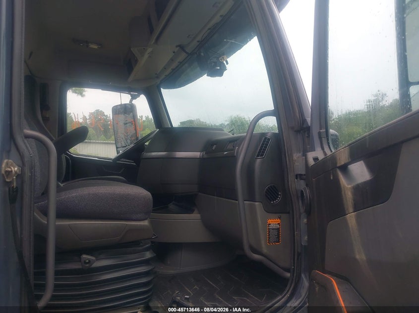 2020 VOLVO VNR auction photo 7
