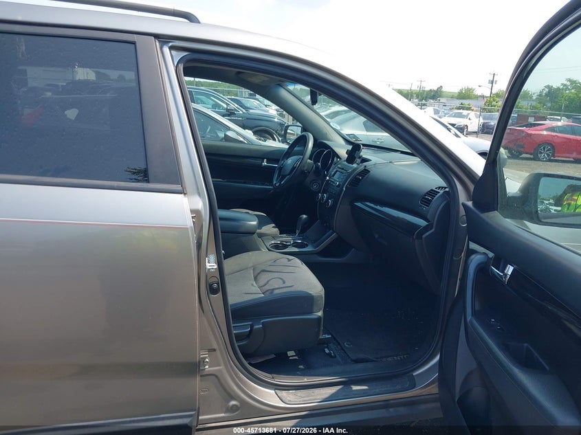 2011 KIA SORENTO auction photo 5