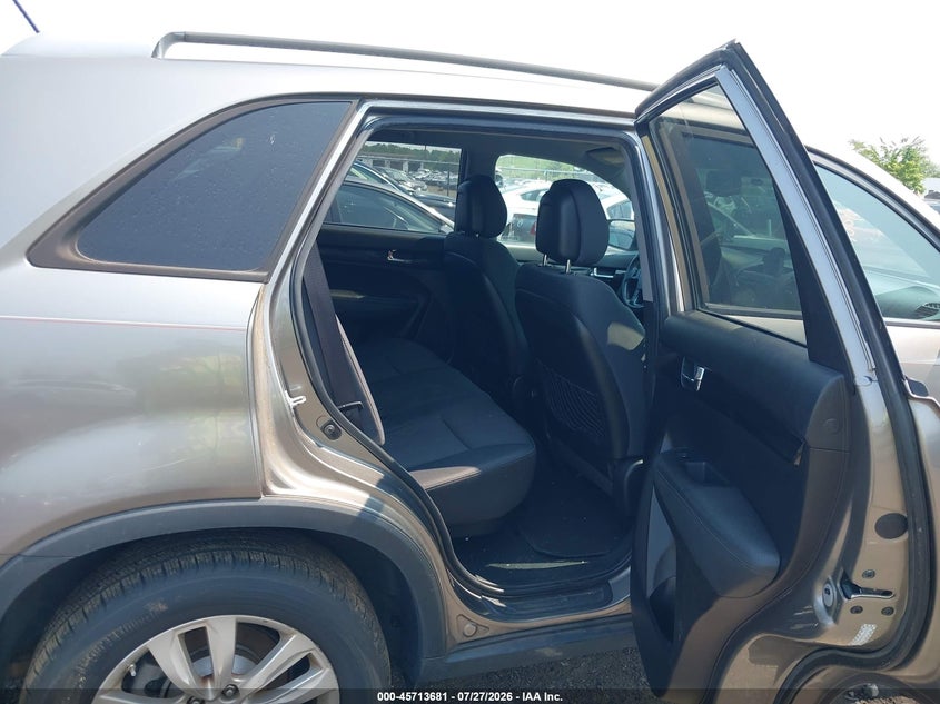 2011 KIA SORENTO auction photo 8