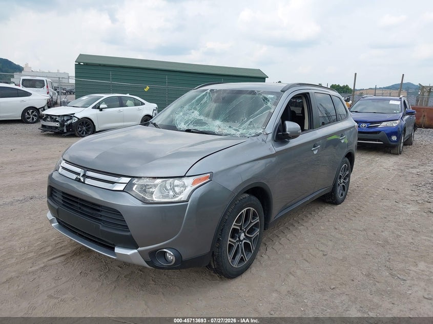 2015 Mitsubishi Outlander, Front End, IAAI, VIN JA4AD3A38FZ011345 — photo 2