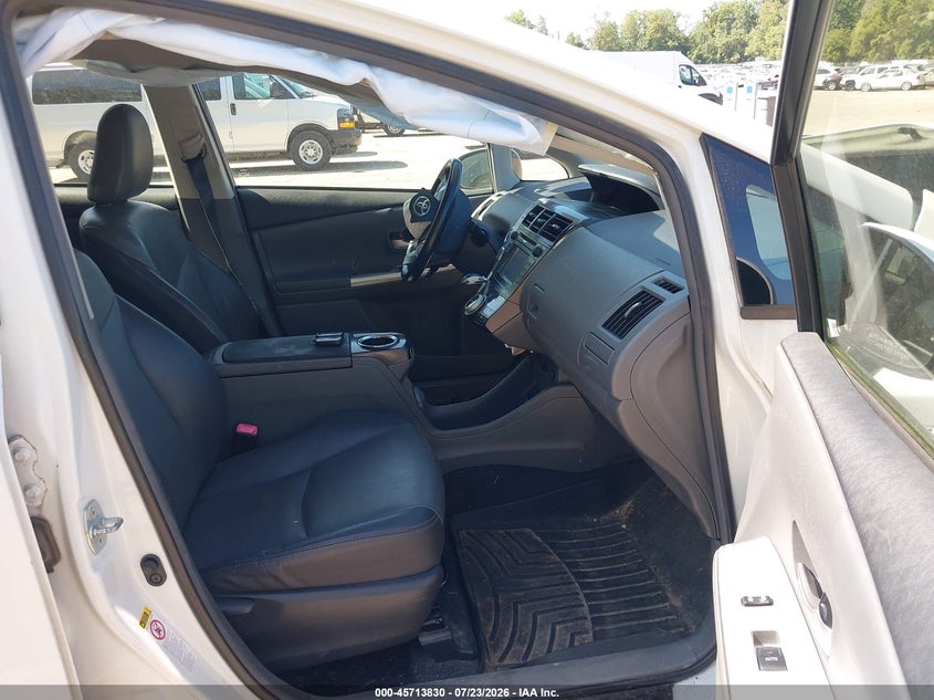 2013 TOYOTA PRIUS V auction photo 5